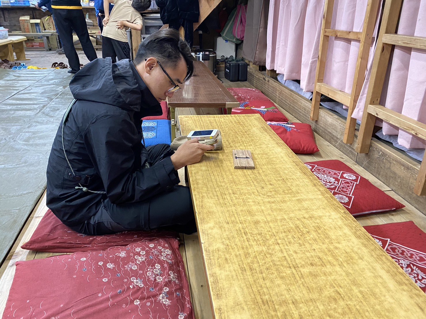富士山山屋-本八合目トモエ館Tomoekan大廳餐桌