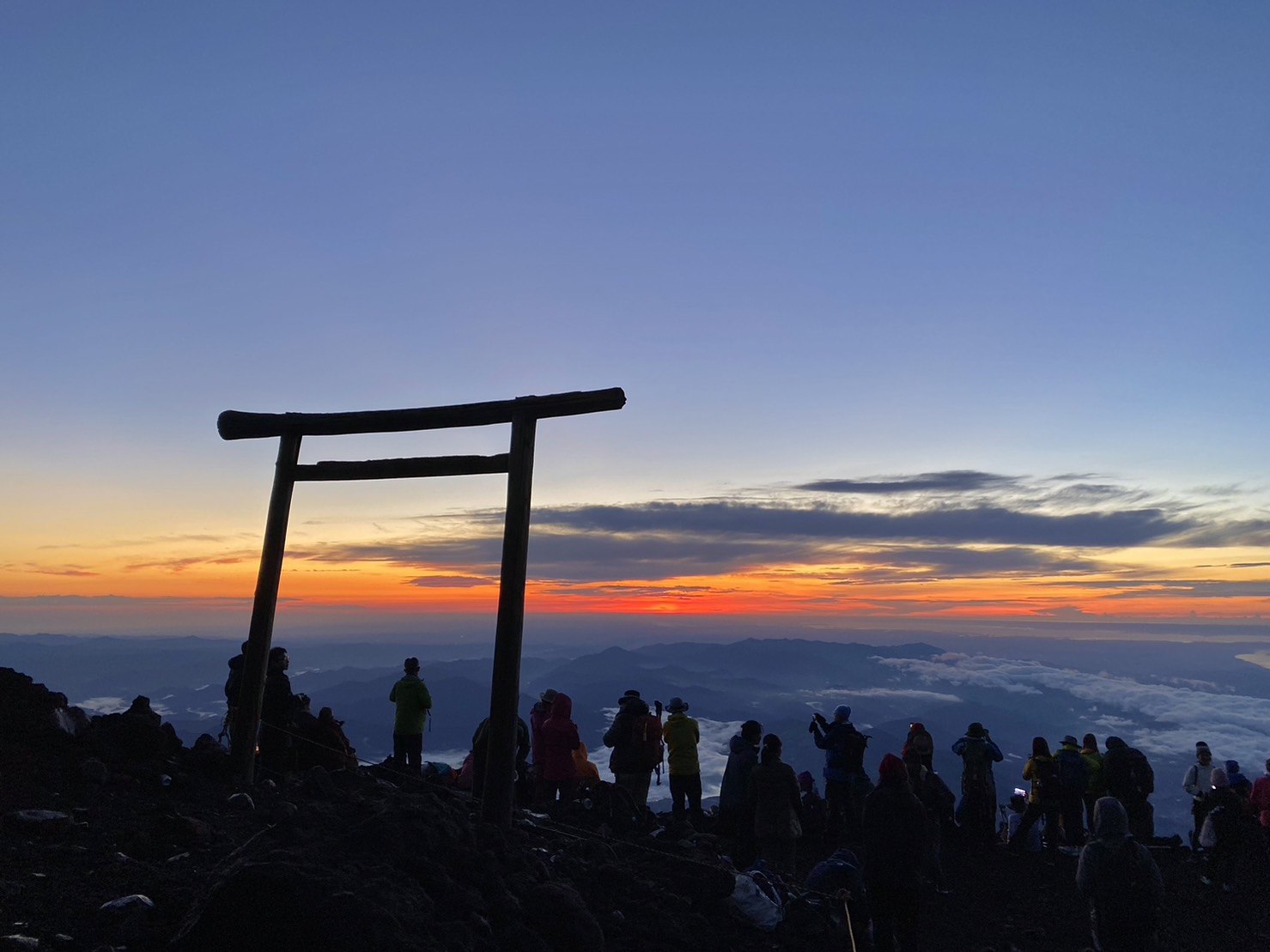 富士山山頂，御來光