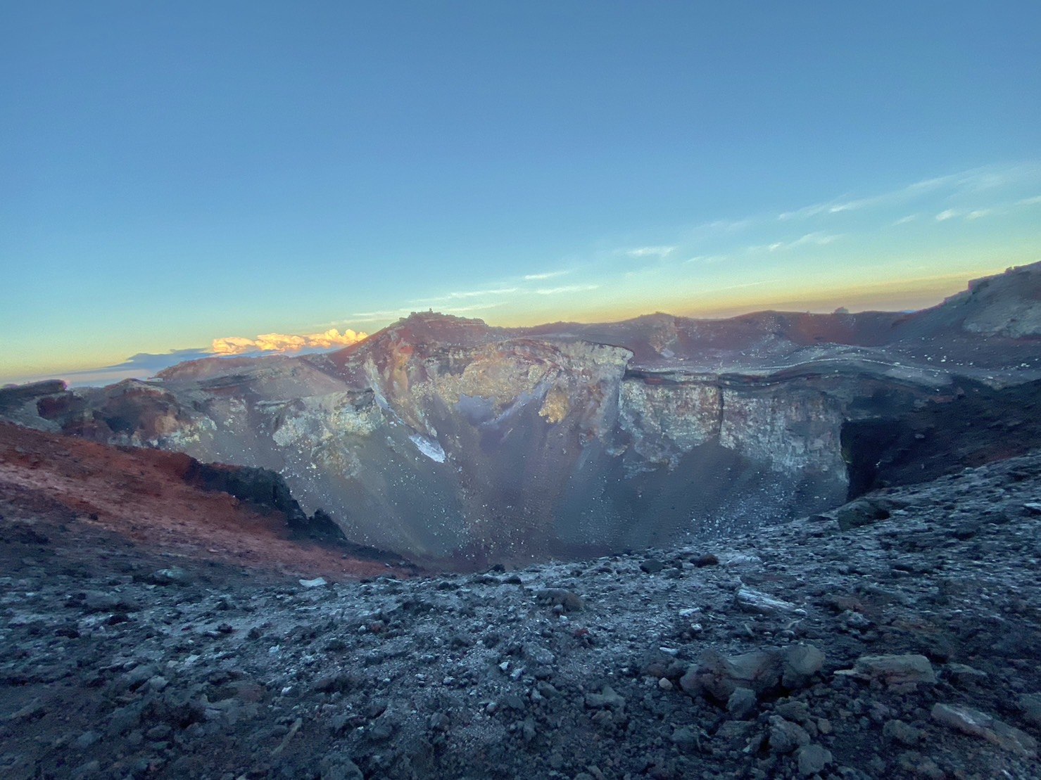 富士山火山口
