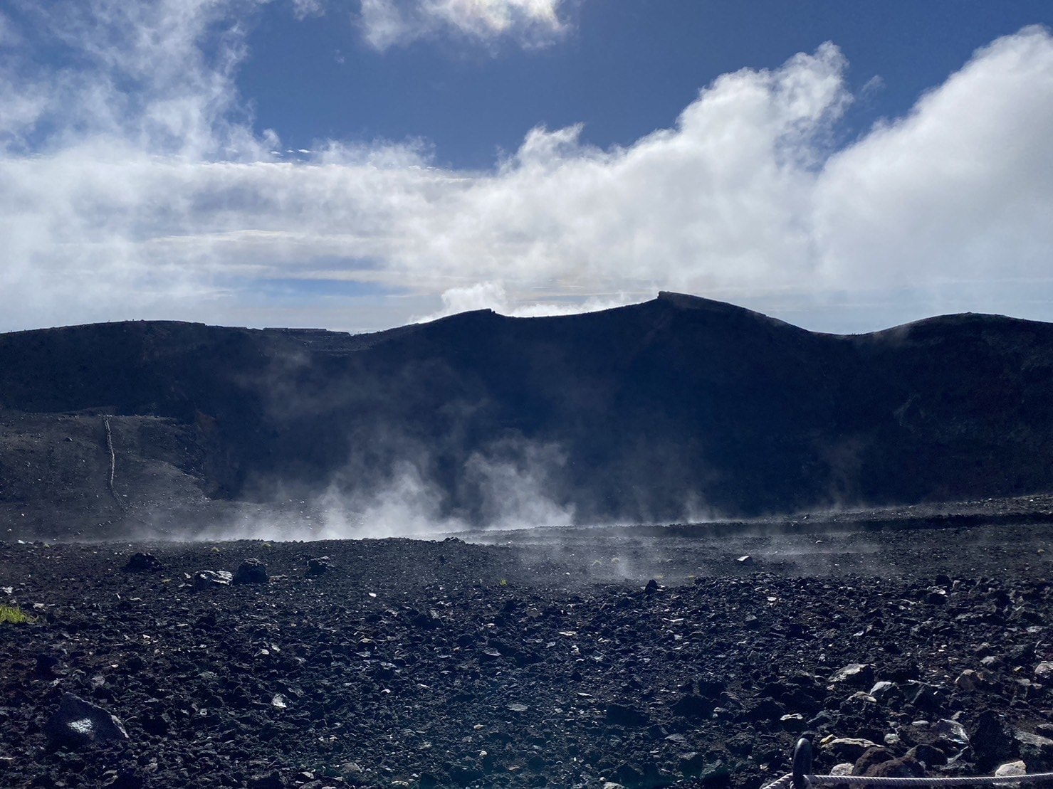 富士山火山口