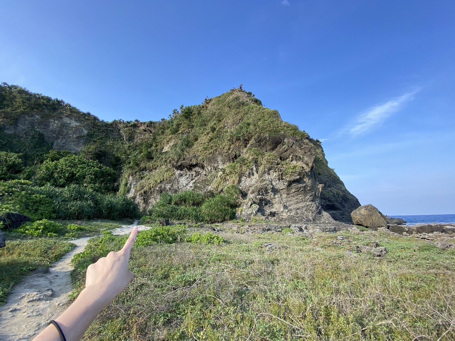 綠島景點：彎弓洞
