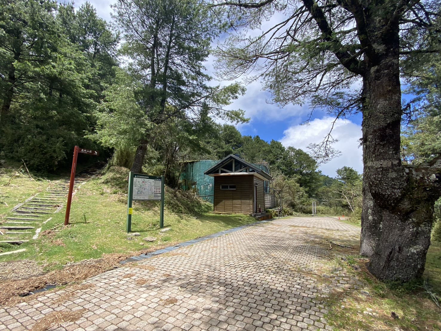 鹿林小屋