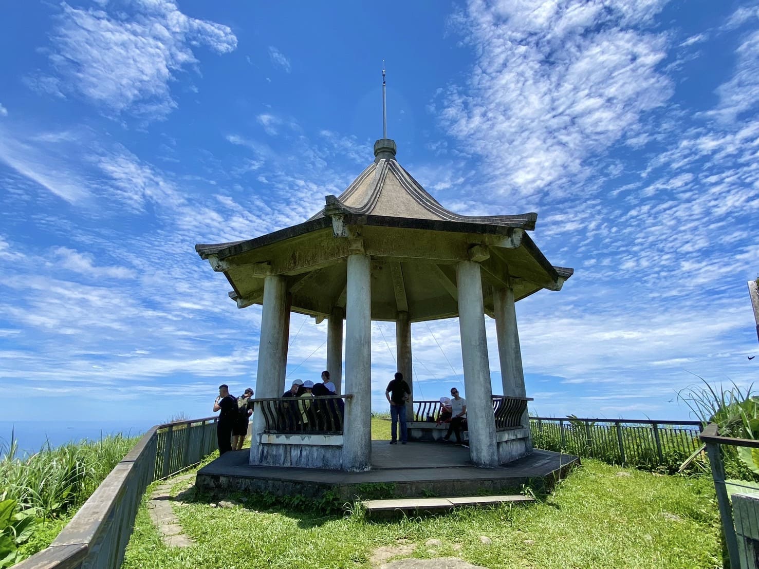 基隆山三角點涼亭