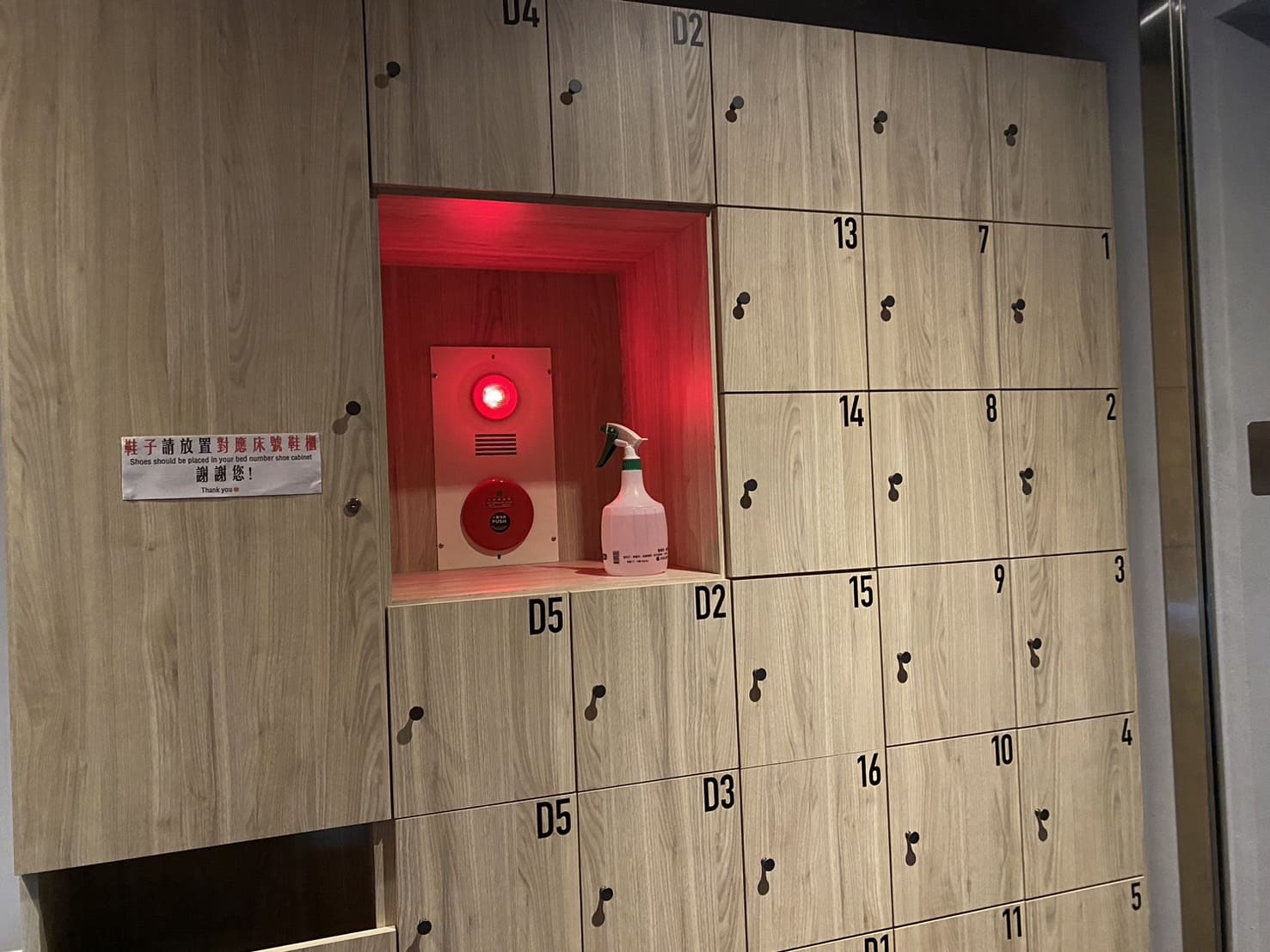 嘉義輕行旅鞋櫃