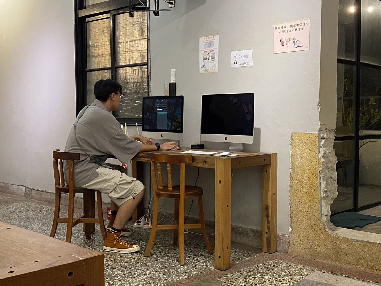 台南住宿艸祭Book inn交誼廳