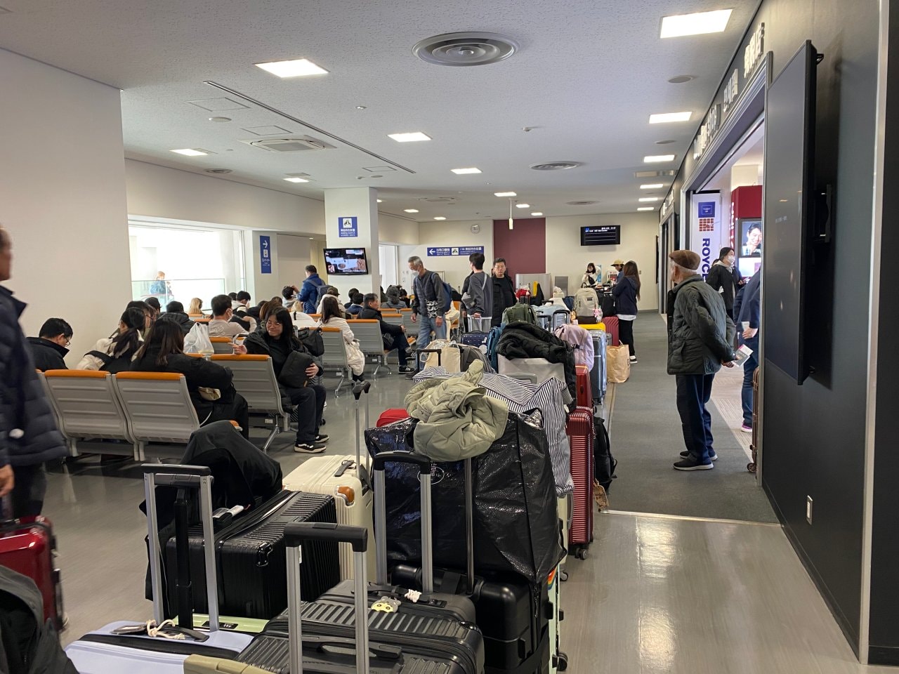 新山茶花號、福岡博多港免稅店